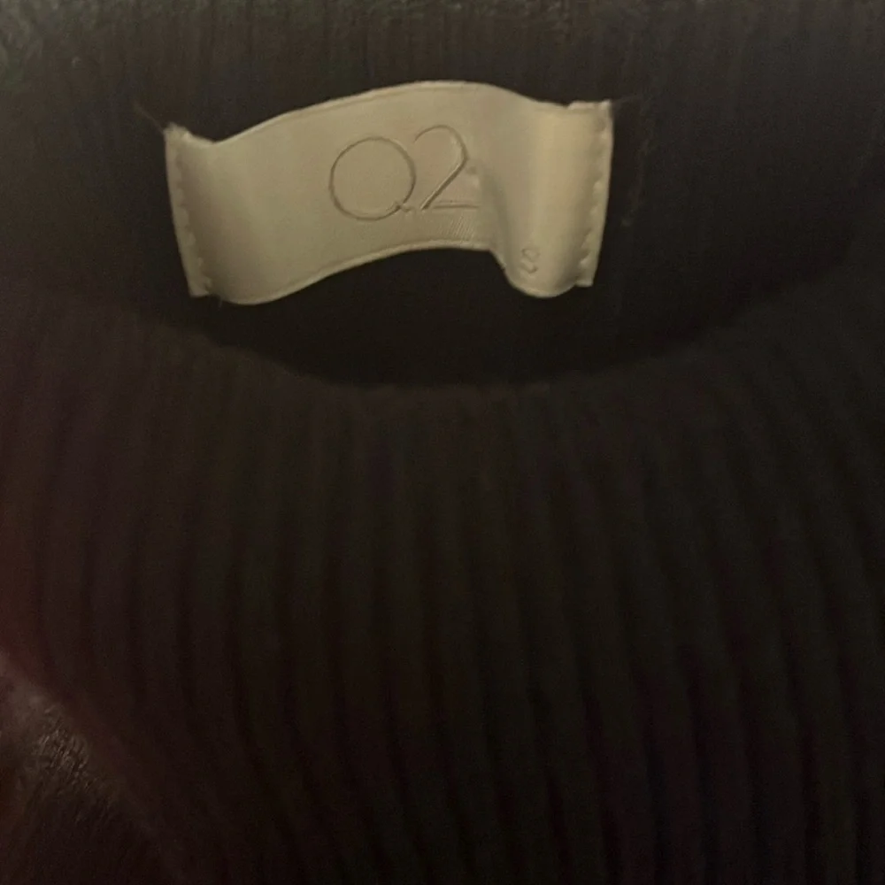 O2 Turtle Neck Tank - Picture 6 of 6